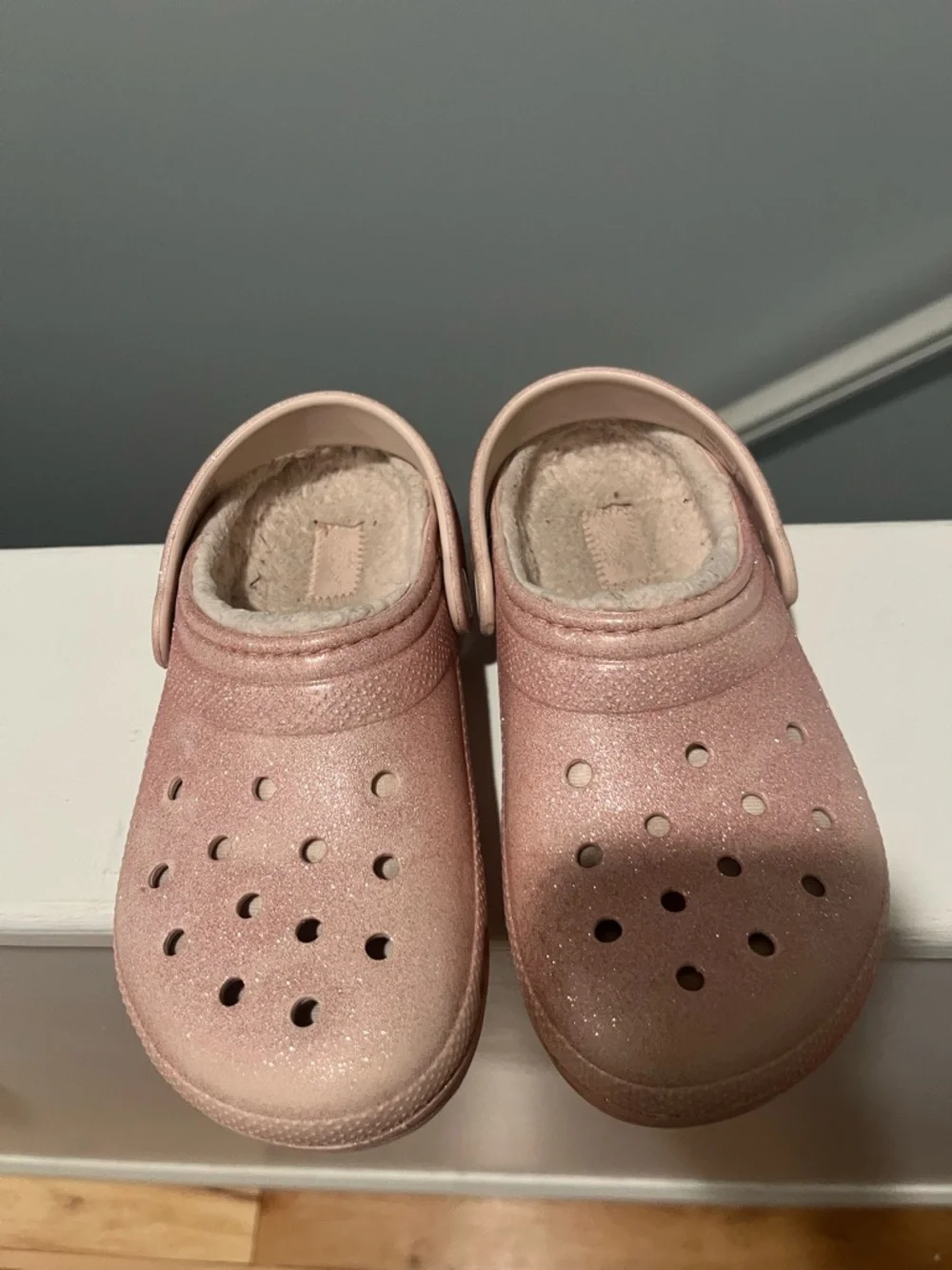 CROCS J2 Size 2 Kids Sparkle Pink Faux-Fur Lined Clog